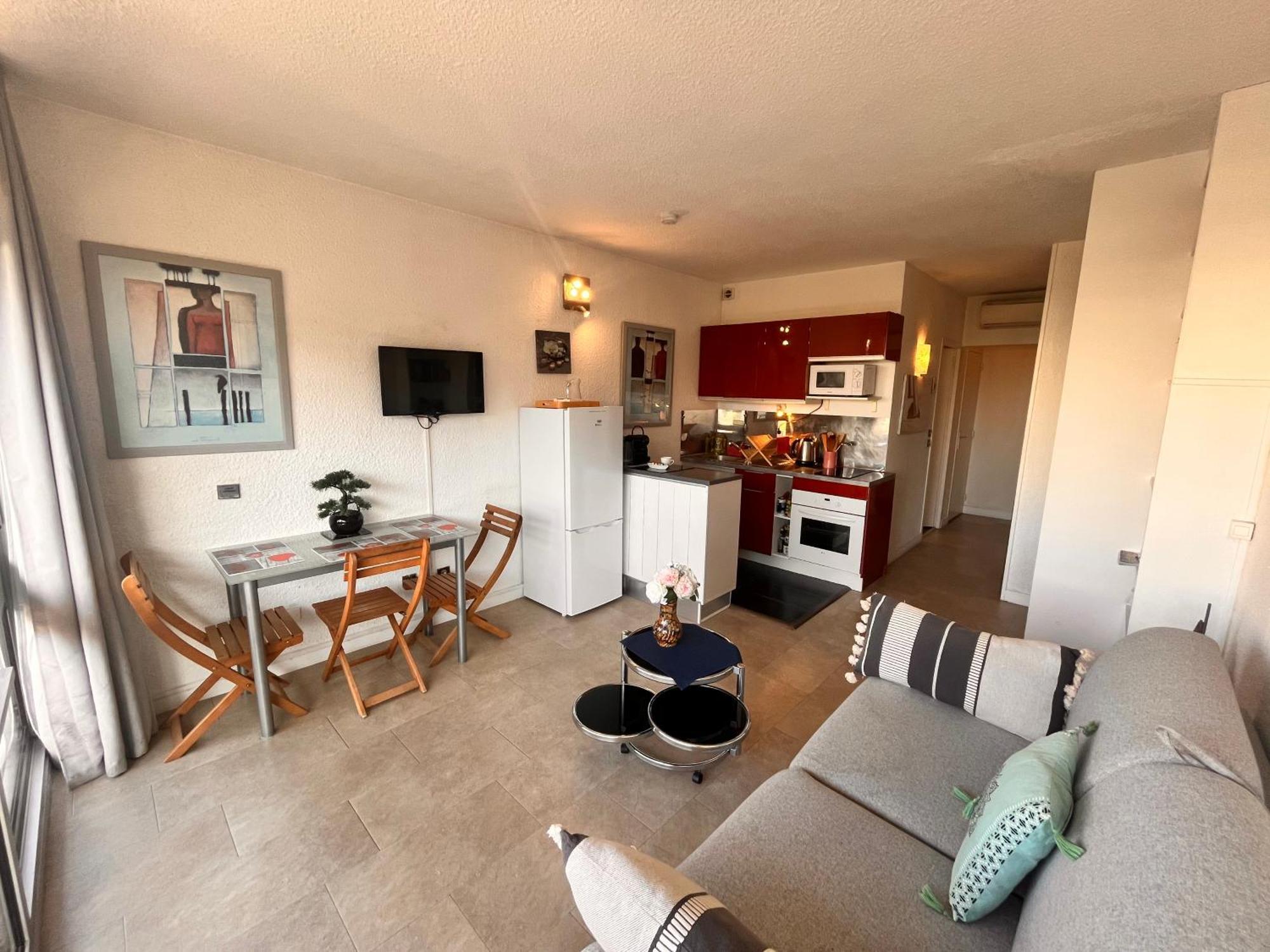Apartment Heliotel Marine 30m2 Tres Lumineux Avec Terrasse 17m2 Au 3eme Etage