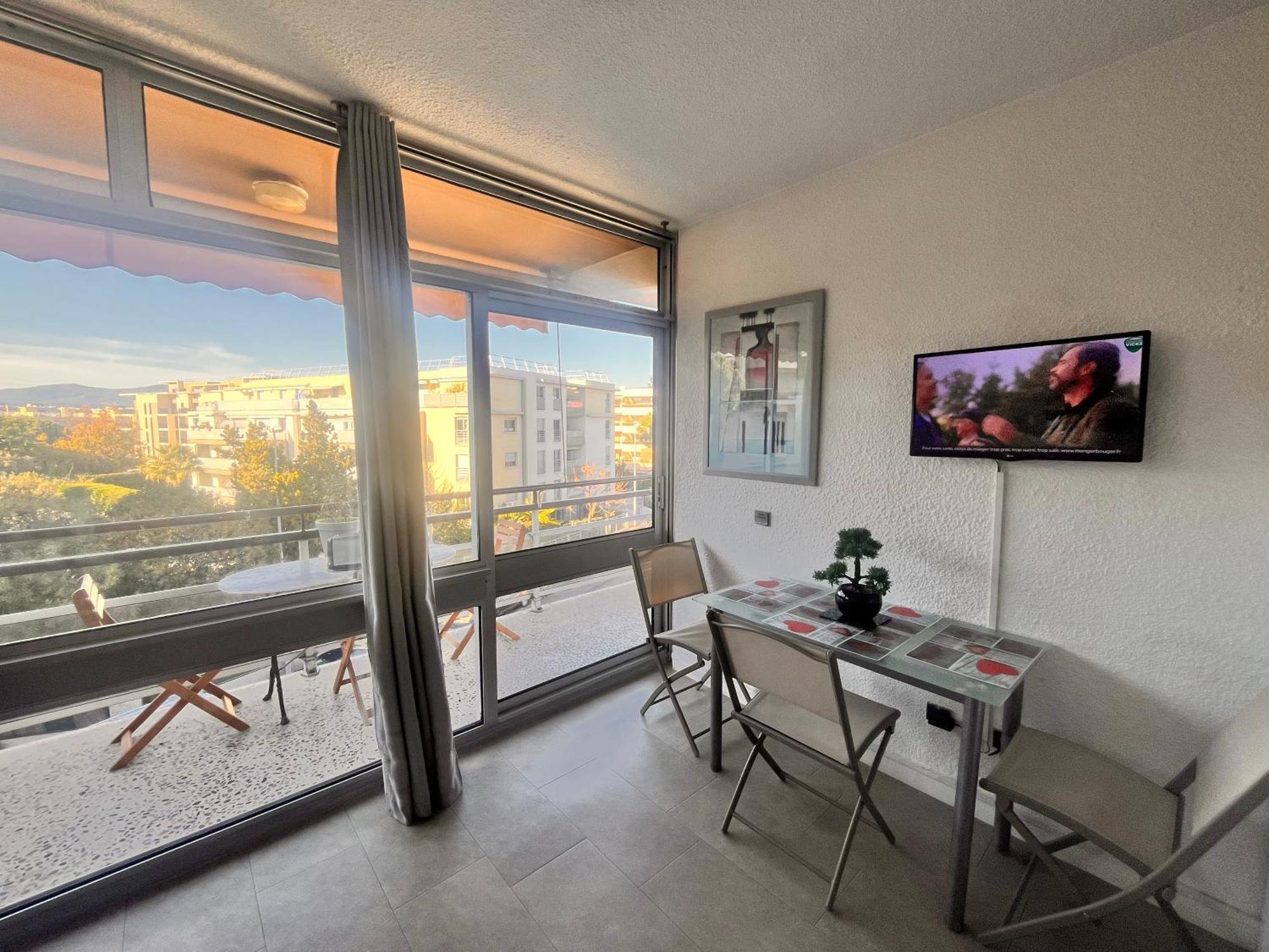 Heliotel Marine 30m2 Tres Lumineux Avec Terrasse 17m2 Au 3eme Etage Apartment