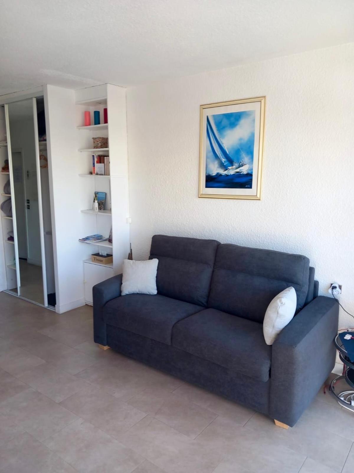 Heliotel Marine 30m2 Tres Lumineux Avec Terrasse 17m2 Au 3eme Etage Apartment Saint-Laurent-du-Var